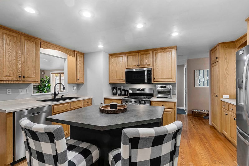3467 Golf Dr, Green Bay, WI 54311-7648