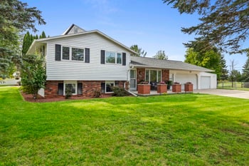 3467 Golf Dr, Green Bay, WI 54311-7648