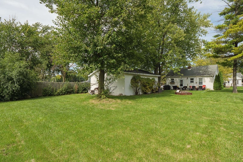932 Mansion St, De Pere, WI 54115-3242