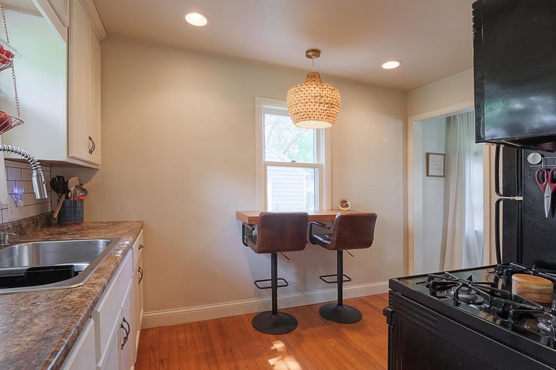 932 Mansion St, De Pere, WI 54115-3242