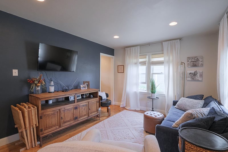 932 Mansion St, De Pere, WI 54115-3242