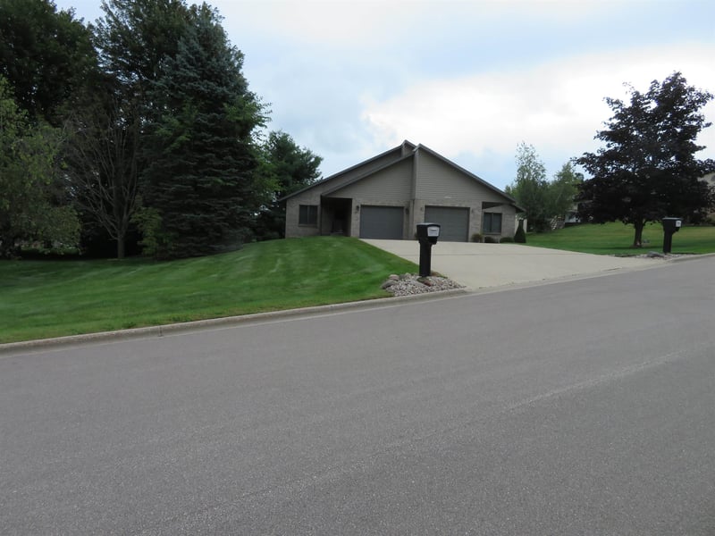1617 Spruce Ct, Shawano, WI 54166-3687