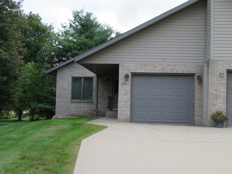 1617 Spruce Ct, Shawano, WI 54166-3687