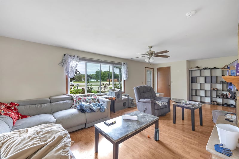 127 W Capitol Dr, Appleton, WI 54911