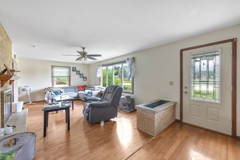 127 W Capitol Dr, Appleton, WI 54911