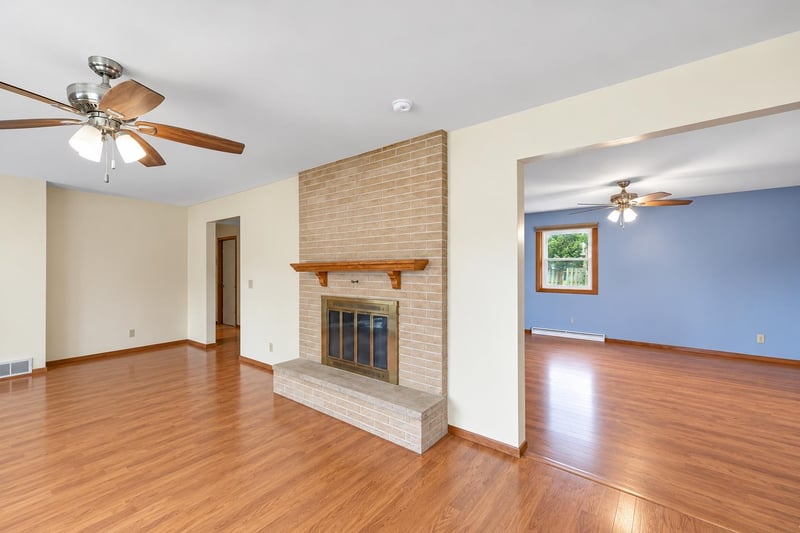 127 W Capitol Dr, Appleton, WI 54911