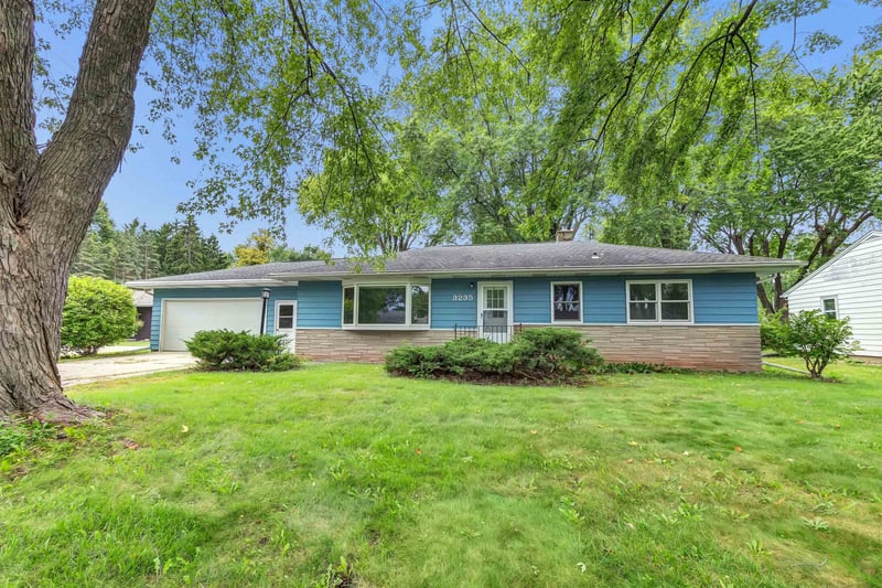 3235 N Morrison St, Appleton, WI 54911