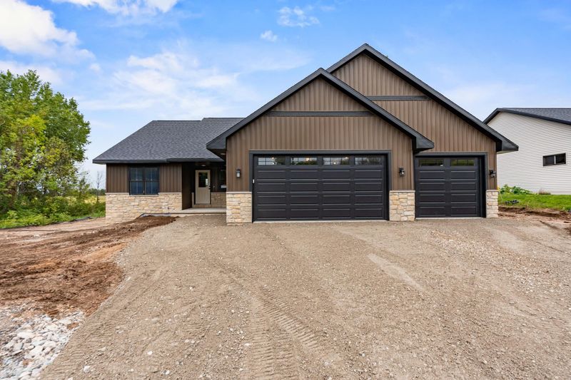 3869 Van Lanen Rd, Green Bay, WI 54311
