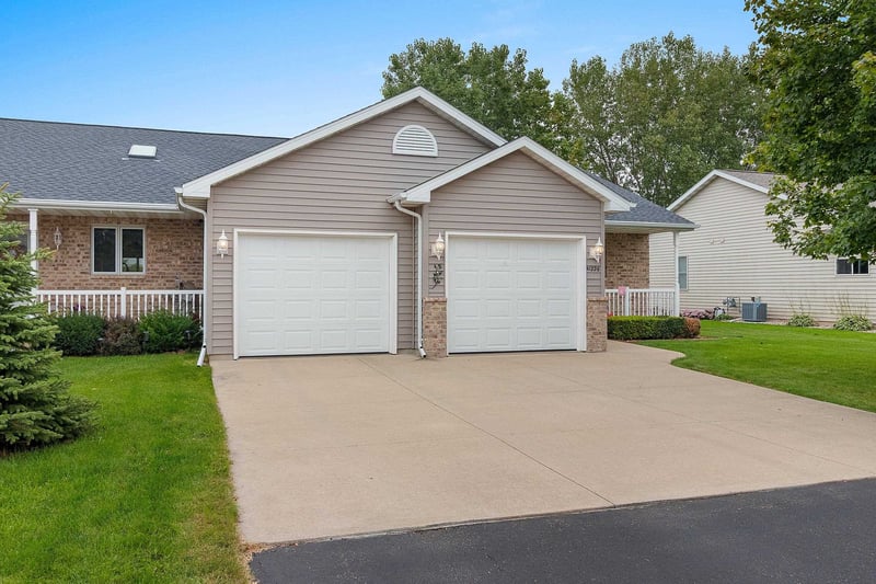 N1226 Redwing Dr, Greenville, WI 54942-8746