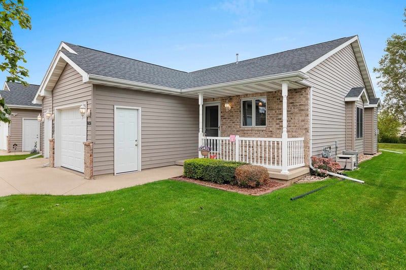 N1226 Redwing Dr, Greenville, WI 54942-8746