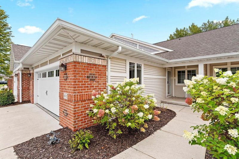 2617 Bay Harbor Cir #2, Green Bay, WI 54304