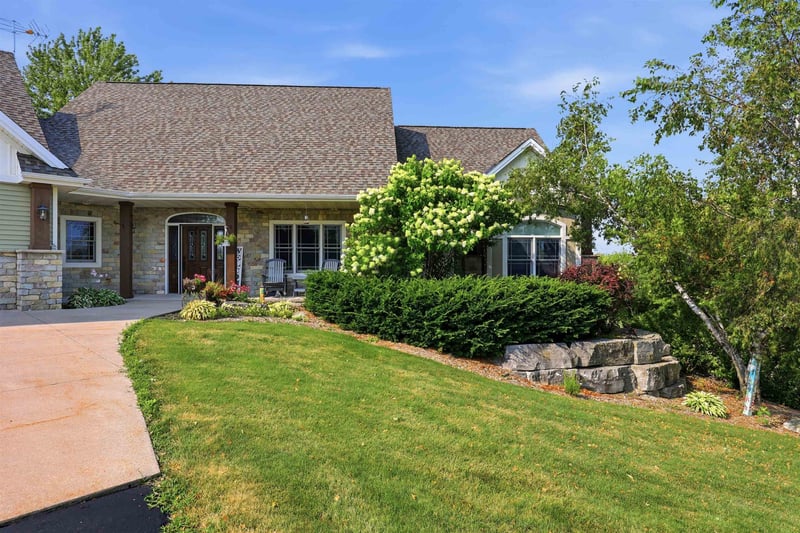 W7575 Schueler Ln, Shiocton, WI 54170