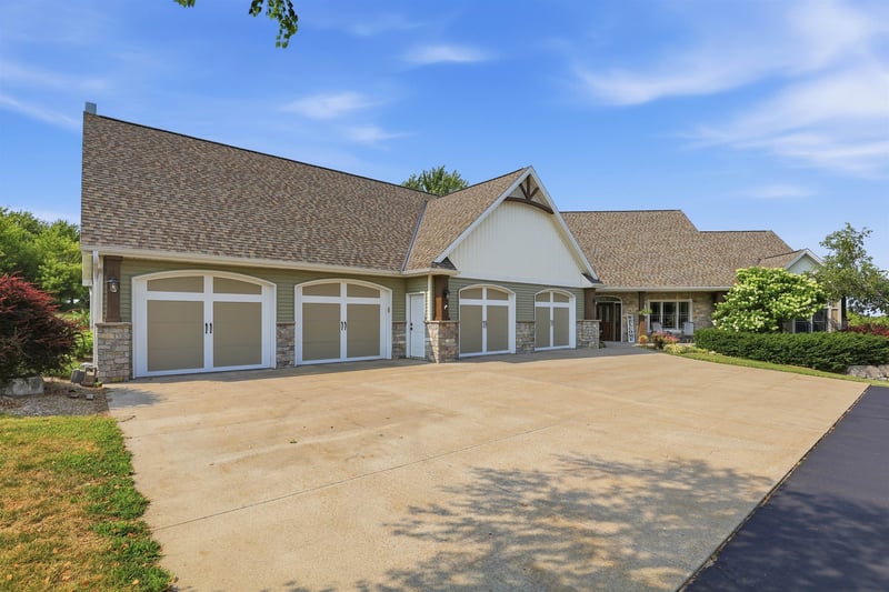W7575 Schueler Ln, Shiocton, WI 54170