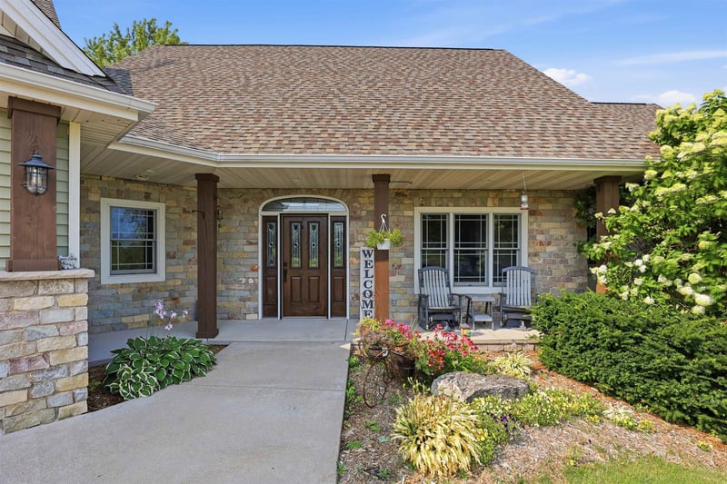 W7575 Schueler Ln, Shiocton, WI 54170