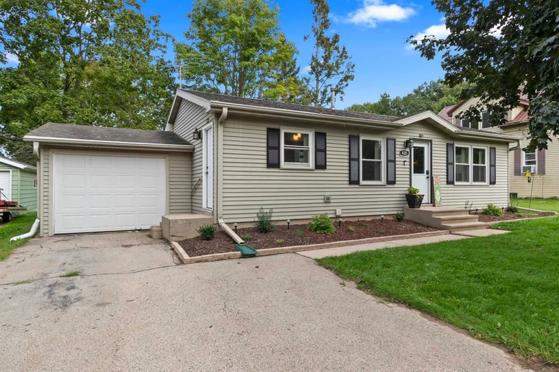 420 S Milwaukee Ave, Oconto Falls, WI 54154