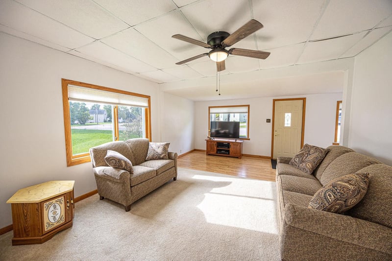 250 N Oakland Ave, Oconto Falls, WI 54154