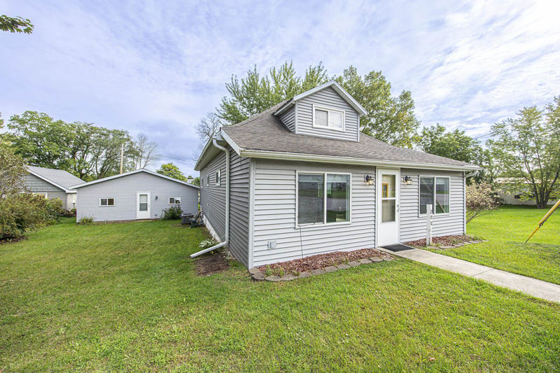 250 N Oakland Ave, Oconto Falls, WI 54154
