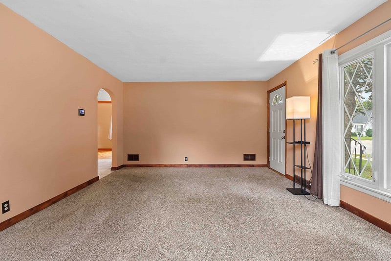 1030 Hickory Hill Dr, Green Bay, WI 54304