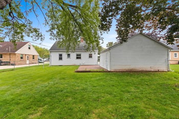 1030 Hickory Hill Dr, Green Bay, WI 54304