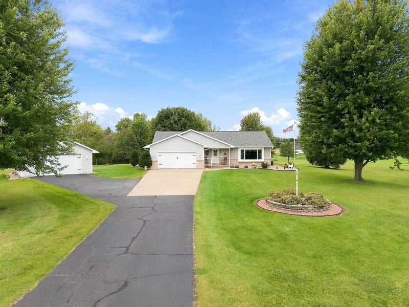 N1203 Crandon Ct, Greenville, WI 54942