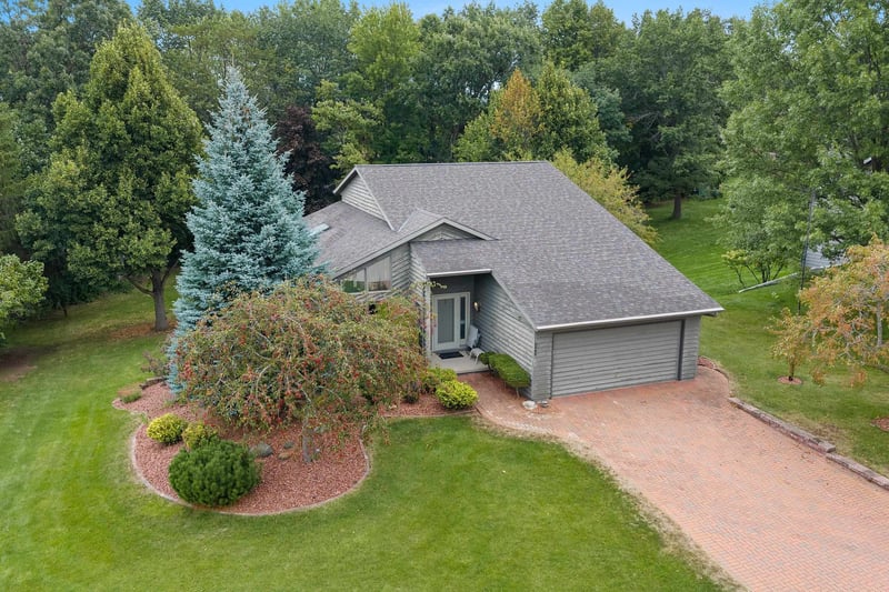 1409 N Bay Highlands Dr, Green Bay, WI 54311