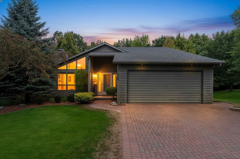 1409 N Bay Highlands Dr, Green Bay, WI 54311