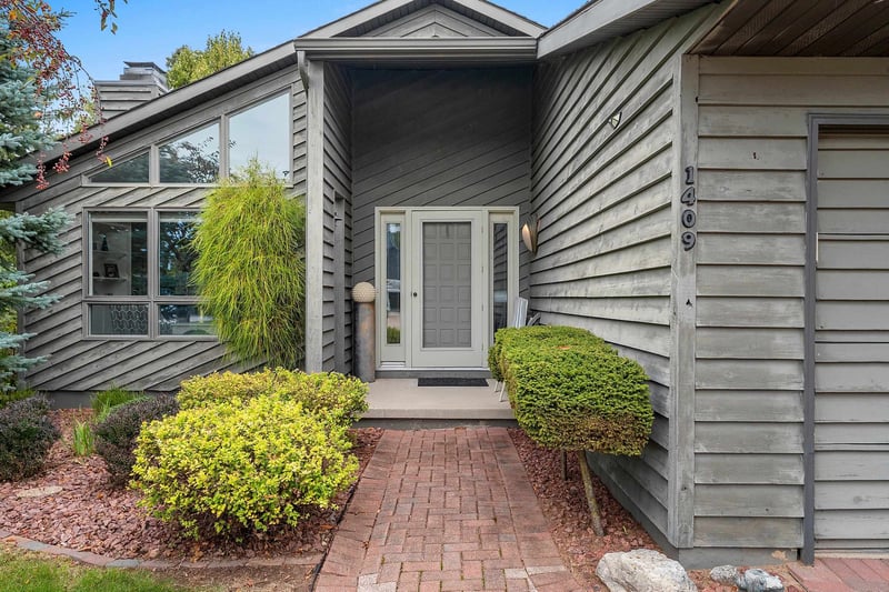 1409 N Bay Highlands Dr, Green Bay, WI 54311