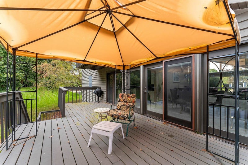 1409 N Bay Highlands Dr, Green Bay, WI 54311