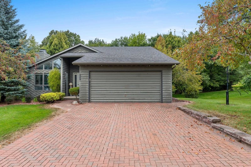 1409 N Bay Highlands Dr, Green Bay, WI 54311