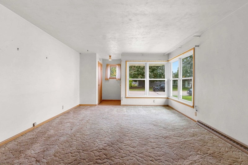 339 Center St, Oconto, WI 54153-1833