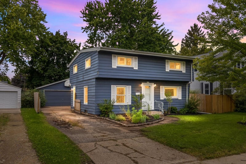 1937 Simpson St, Oshkosh, WI 54902