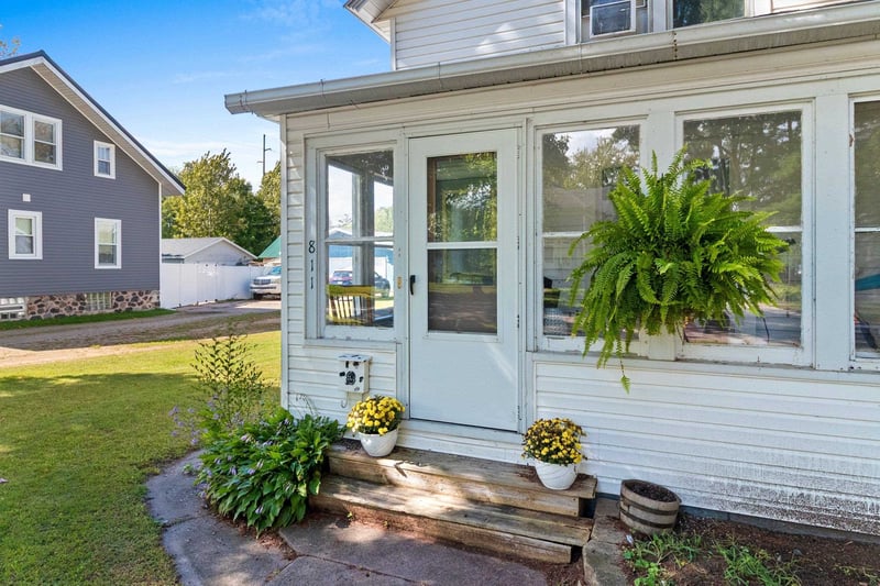 811 S Lafayette St, Shawano, WI 54166