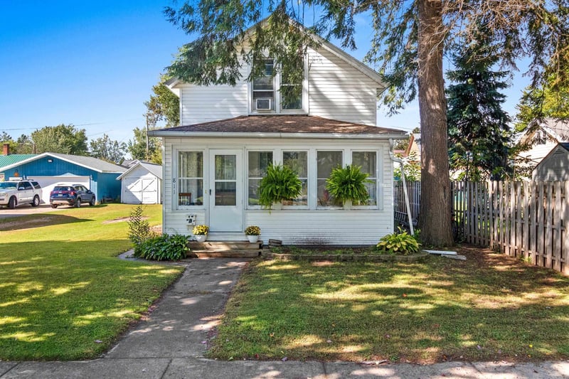 811 S Lafayette St, Shawano, WI 54166