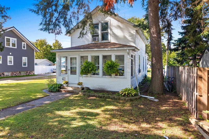 811 S Lafayette St, Shawano, WI 54166