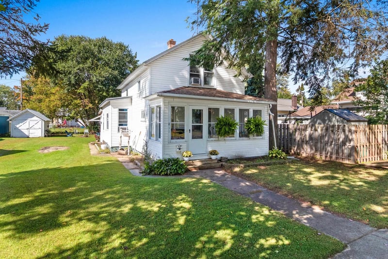 811 S Lafayette St, Shawano, WI 54166