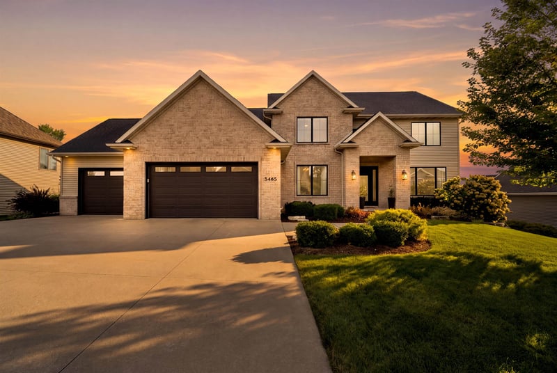 5465 N Haymeadow Ave, Appleton, WI 54913