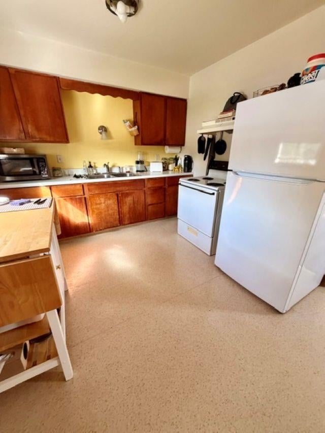 305 S Maple St, Black Creek, WI 54106-9724
