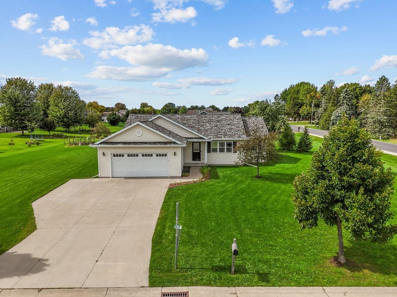 W6098 Sherwood Point Dr, Greenville, WI 54942-8811