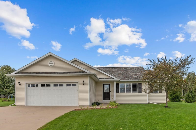 W6098 Sherwood Point Dr, Greenville, WI 54942-8811