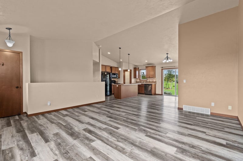 W6098 Sherwood Point Dr, Greenville, WI 54942-8811
