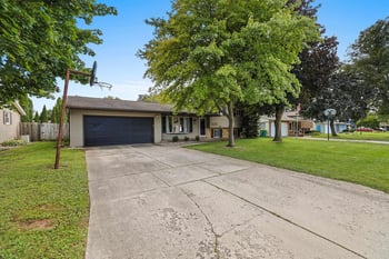 2578 Vicki Ln, Green Bay, WI 54311-5220
