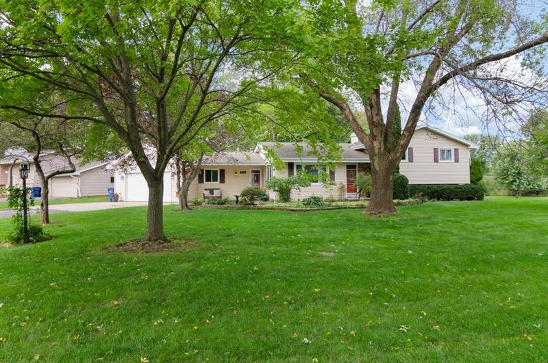 600 Harvard Dr, Neenah, WI 54956-3512