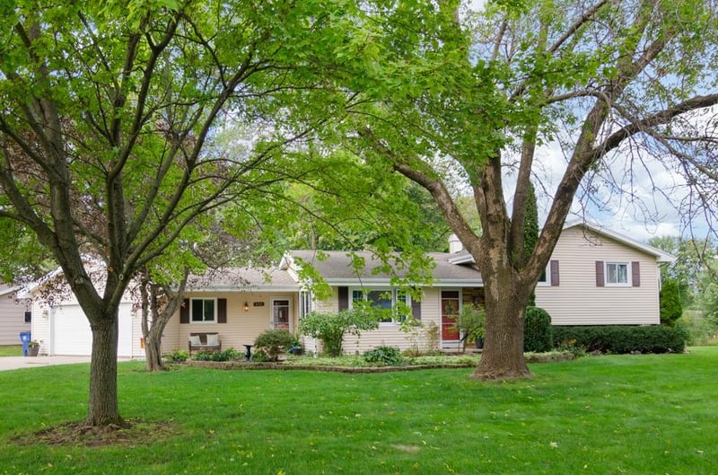 600 Harvard Dr, Neenah, WI 54956-3512