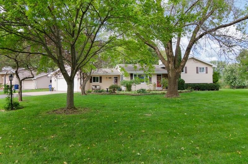 600 Harvard Dr, Neenah, WI 54956-3512