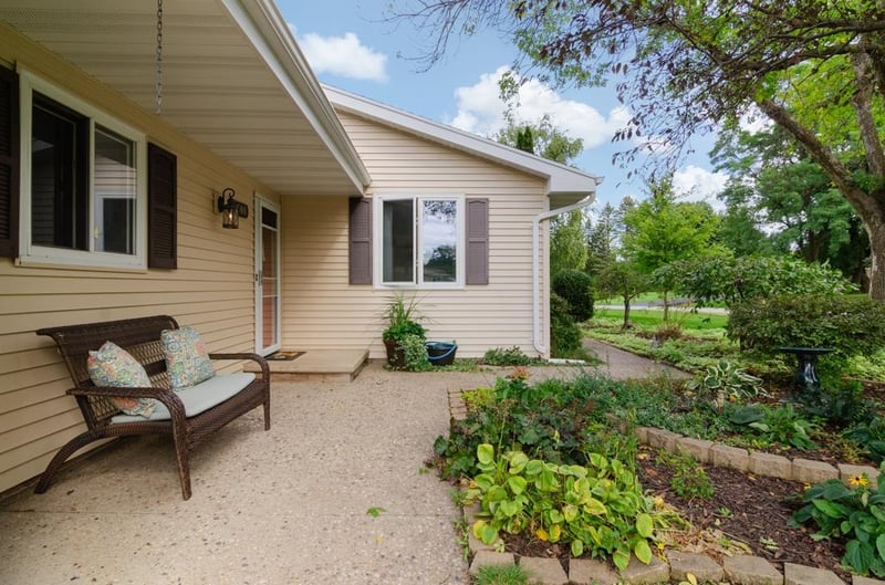 600 Harvard Dr, Neenah, WI 54956-3512