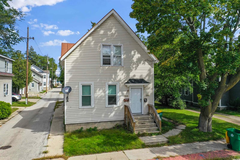 1019 E Walnut St, Green Bay, WI 54301-4405