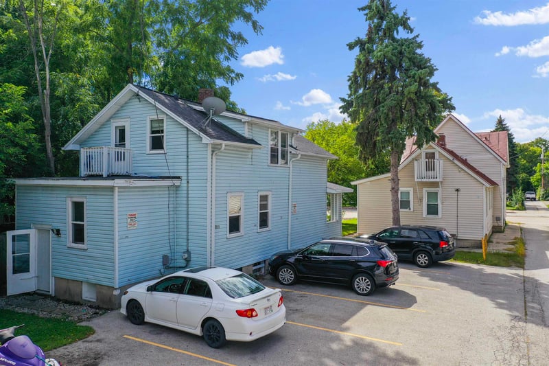 1019 E Walnut St, Green Bay, WI 54301-4405