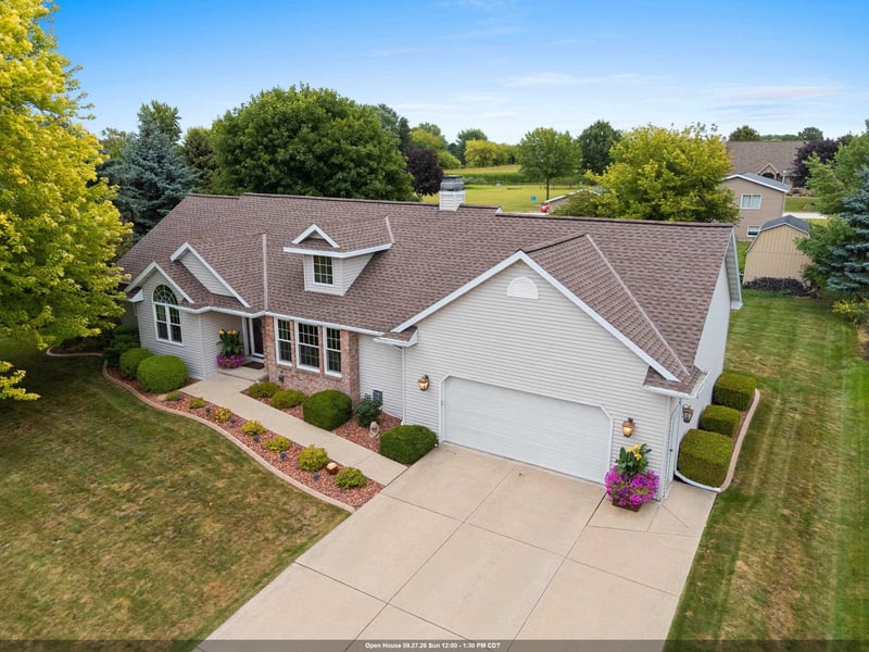 2554 Jody Dr, New Franken, WI 54229