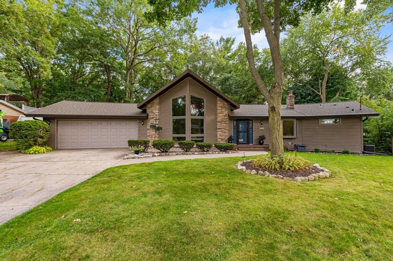 3046 Bay View Dr, Green Bay, WI 54311