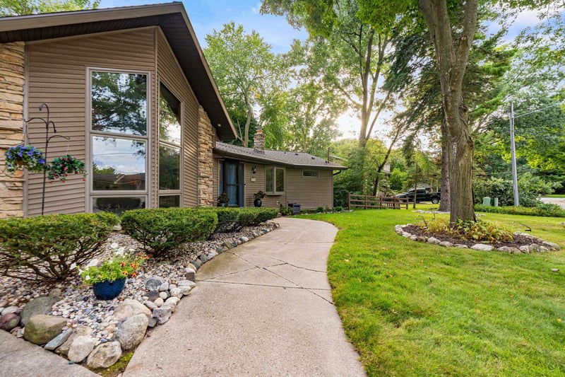 3046 Bay View Dr, Green Bay, WI 54311